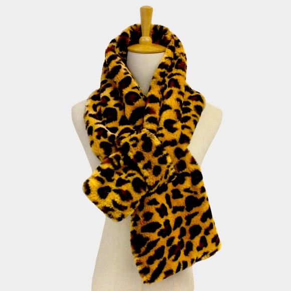 Stocking Stuffer, Cozy Solid Color Faux Fur Pull Through Scarf - Picture 5 of 6